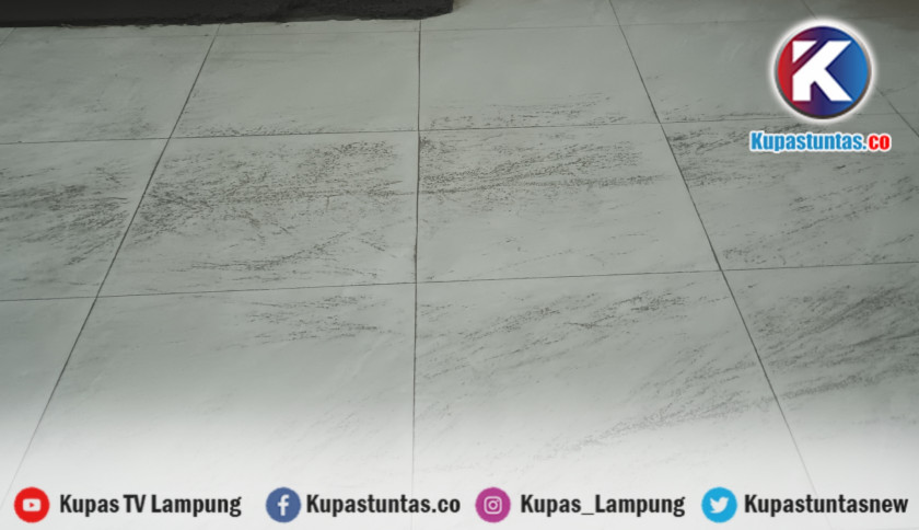 ‎Warga Heboh, Debu Tebal Penuhi Halaman hingga Masuk Rumah
