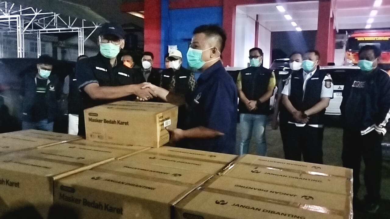 Tanggap Dampak Erupsi Gunung Anak Krakatau, Rahmawati Herdian Bagikan 112 Ribu Masker untuk Lampung