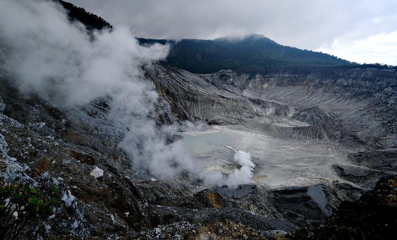 Abu Vulkanik Anak Krakatau Hampiri Bandar Lampung, Warga Keluhkan Mata Perih Sampai Susah Berkendara