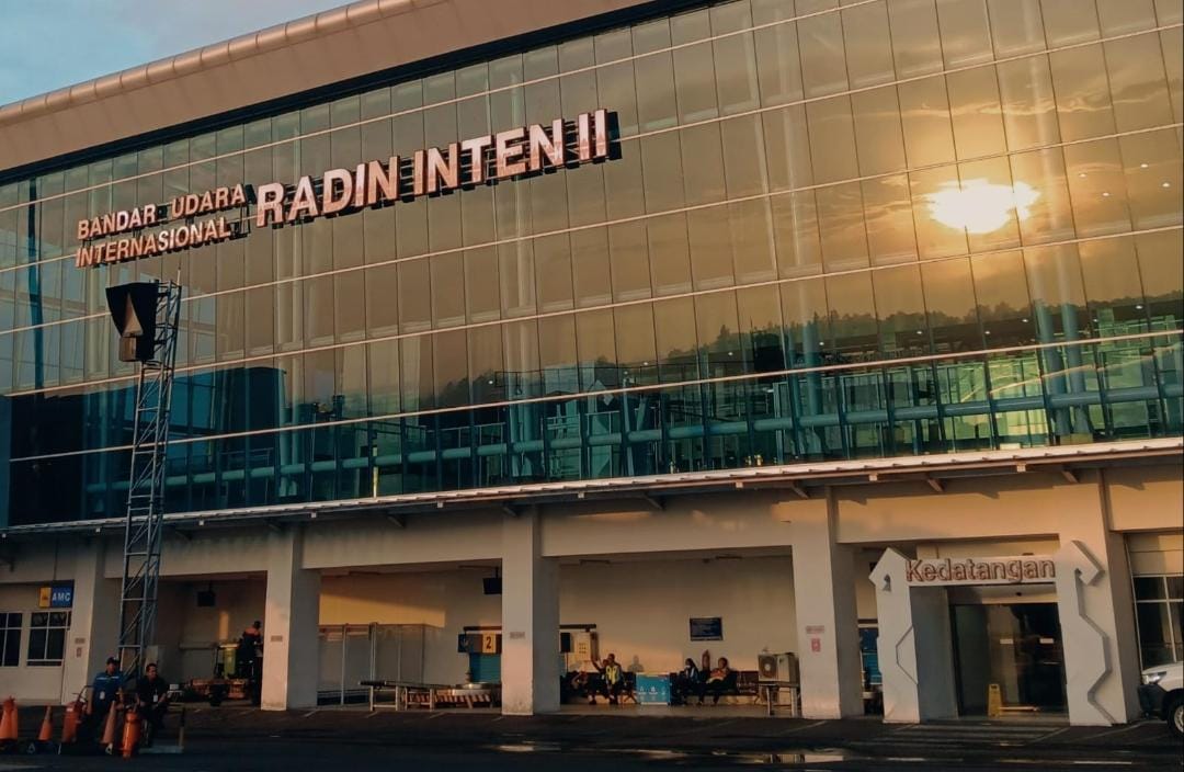 Dampak Abu Vulkanik Anak Gunung Krakatau, Tiga Penerbangan di Bandara Radin Inten II Dibatalkan