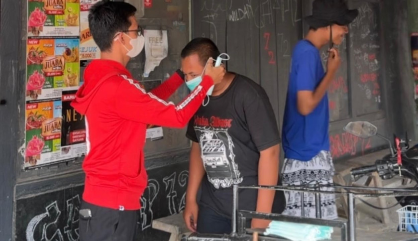 Antisipasi Abu Vulkanik Anak Krakatau, Winarti Gerakkan Kader PDI Perjuangan Bagikan Masker