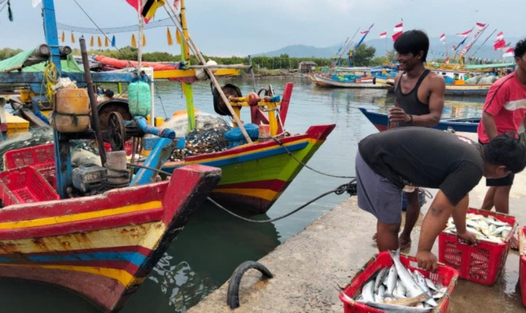 Prediksi Gelombang Tinggi Perairan Lampung capai 4 Meter, BMKG Maritim Warning Perahu Nelayan