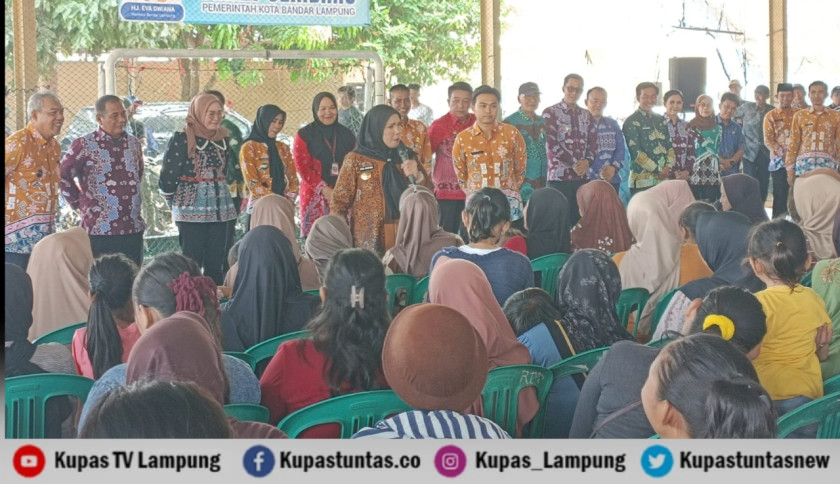 Warga Sekitar TPA Bakung Terima Ribuan Paket Sembako, Tahun Ini Bertambah 281 KK