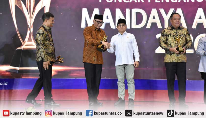 Gubernur Mirzani Terima Penghargaan Mandaya Award 2026
