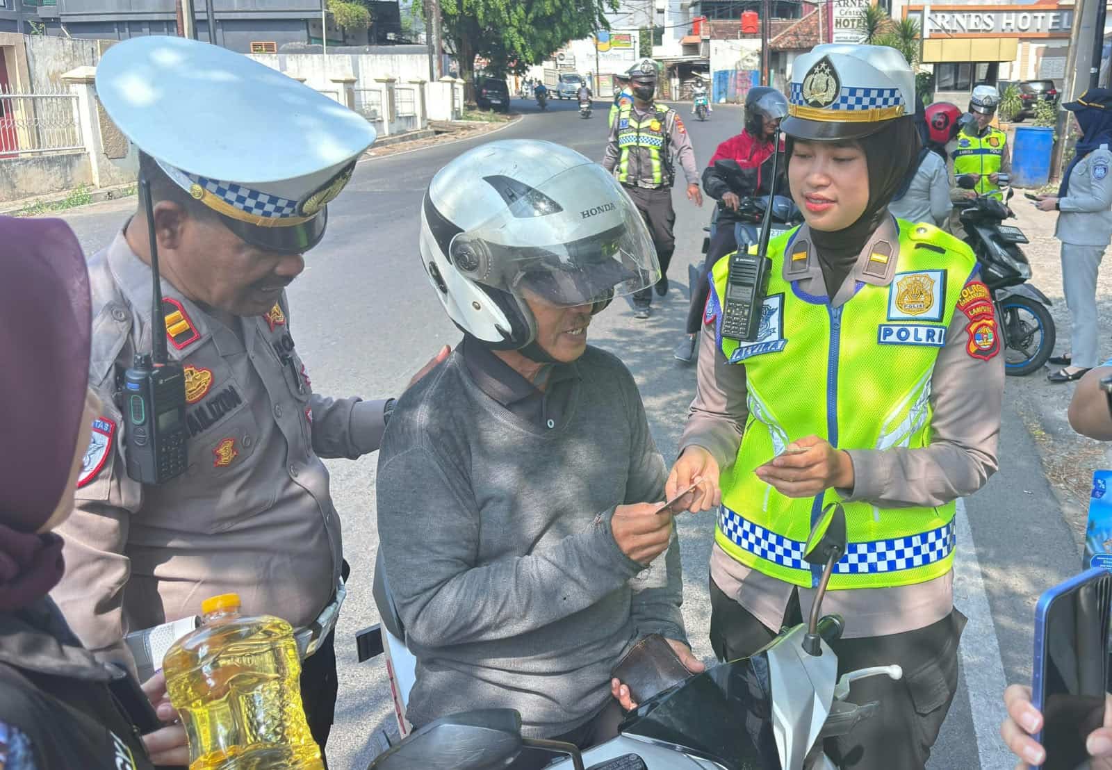 Diskon PKB Tinggal Hitungan Hari, Samsat Rajabasa Temukan Warga Belum Sadar Pentingnya Taat Pajak