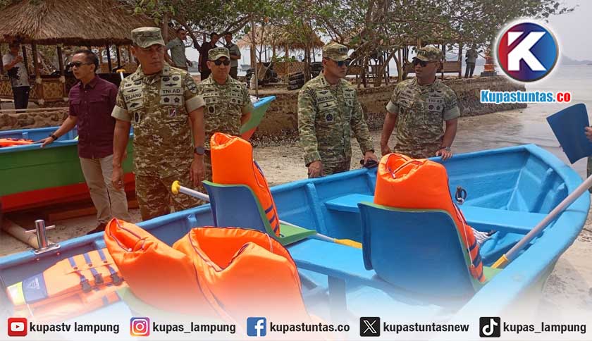 Dukung Patroli Wilayah Perairan, Kodam XXI/Radin Inten Distribusikan 15 Kapal ke Sejumlah Koramil