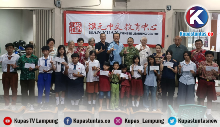Peduli Pendidikan, Han Yuan Beri Beasiswa 15 Siswa Berprestasi di Bandar Lampung