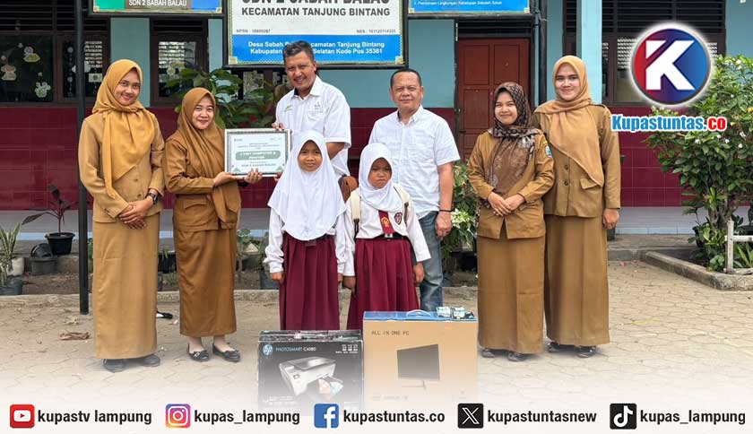 Dukung Digitalisasi Pendidikan, PTPN I Regional 7 Salurkan Komputer dan Perlengkapan Sekolah