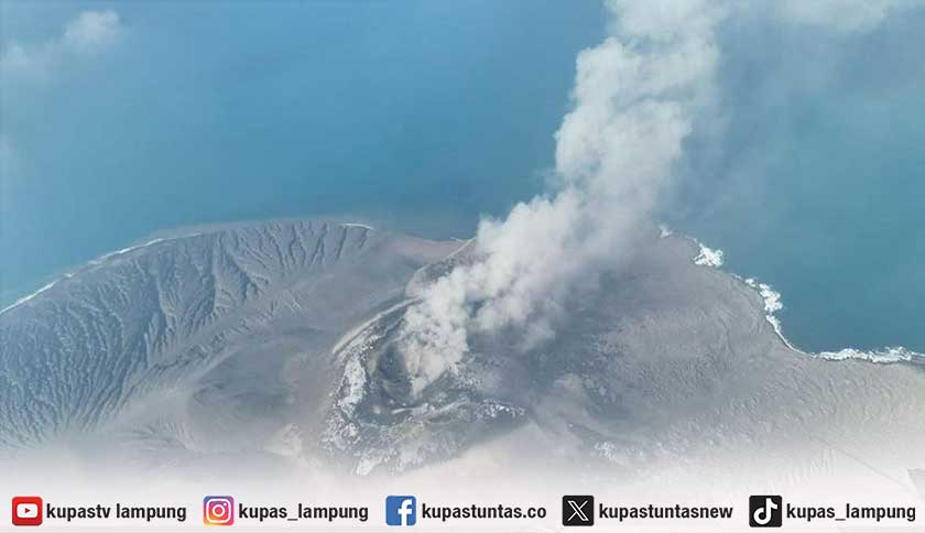 Anak Krakatau Erupsi Tiga Kali, Status Masih Siaga