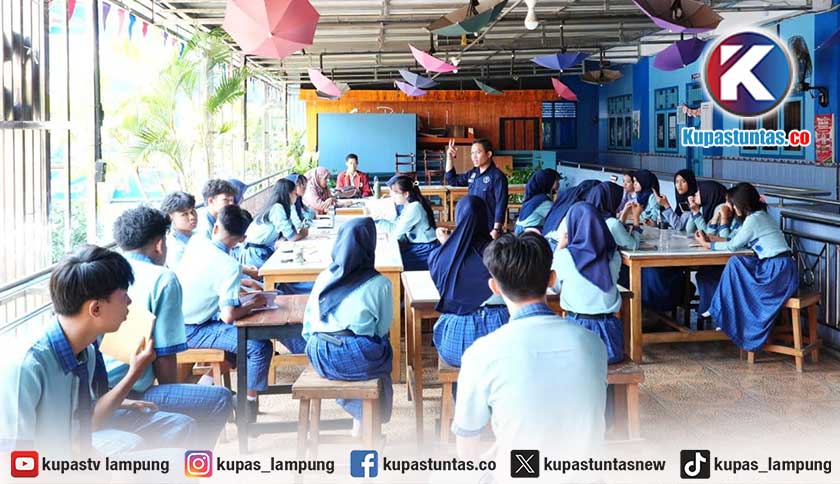 Go Sekolah! Wujud Kampus Terbaik Berdampak, Dosen teknokrat Gelar Seminar dan Tryout TKA Bahasa Inggris dan Matematika di SMA Perintis 2 Bandar Lampung