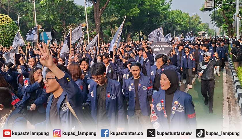 Mahasiswa Trisakti Demo di Istana, Suarakan Tritura dan Desak Pembenahan Negara