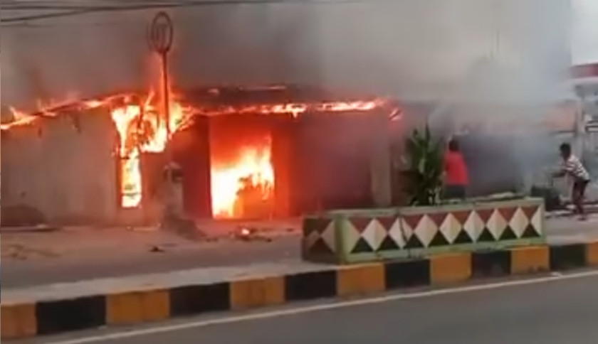Kebakaran Hanguskan Warung di Samping SPBU Kotaagung Tanggamus
