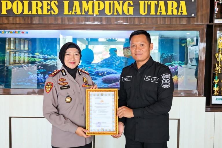 Aipda Heriyanto Diganjar Penghargaan dari Kapolres Lampura
