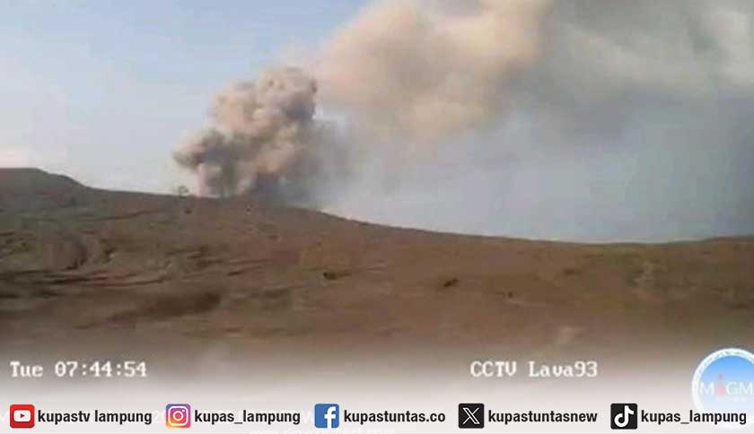 Gunung Anak Krakatau Erupsi 26 Kali Dalam Sehari