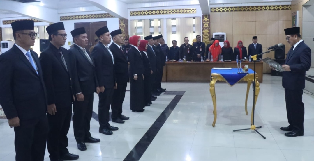 Bupati Hamartoni Lantik 10 Pejabat Eselon II Lampura, Evaluasi Penilaian Kinerja 6 Bulan