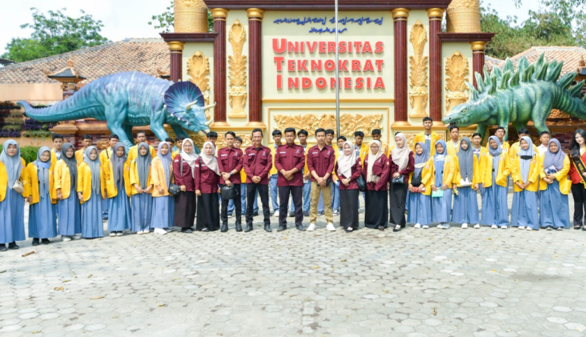 SMK Muhammadiyah Seputih Raman Belajar Robot di Teknokrat Kampusnya Sang Juara